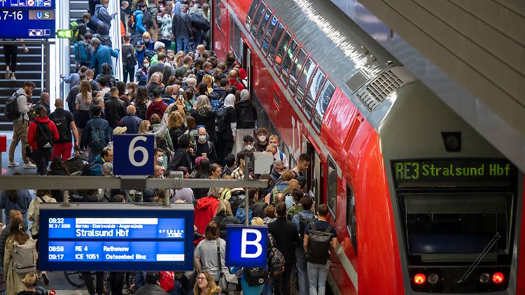 Von der Mitnahme von Fahrrädern und Rollern rät die Bahn ab.