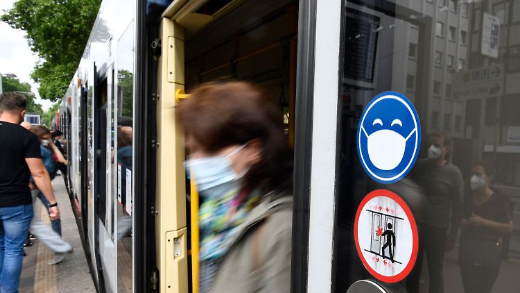 Derzeit gilt lediglich ein "Basisschutz" wie Maskenpflichten im öffentlichen Nahverkehr.