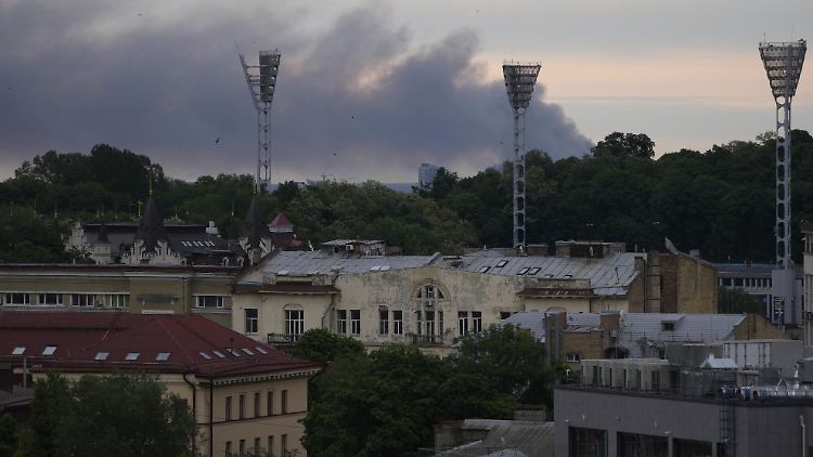 Ukrainischen Angaben zufolge wurden bei dem Raketenangriff Waggons für den Transport von Getreide zerstört.