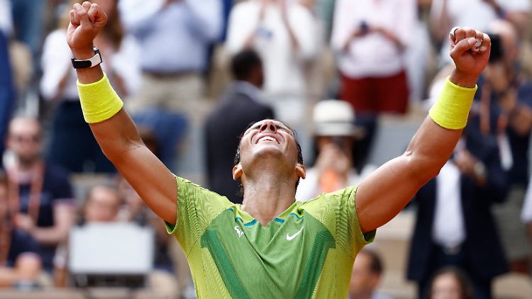 Nadal mit der für ihn so typischen Geste in Paris.