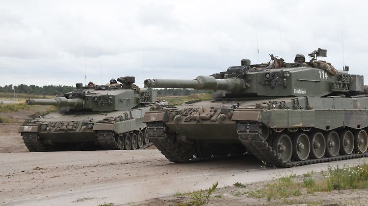 Könnte bald durch die Ukraine rollen: Panzer vom Typ "Leopard 2 A4".