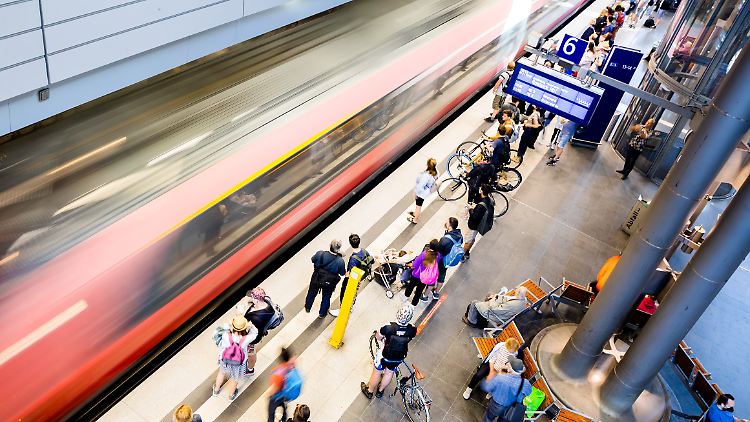 Wissing sprach sich für einfachere Tarife aus. Zu dauerhaft günstigen Tickets sagte er nichts.