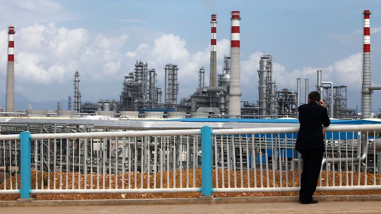Eine CNOOC-Raffinerie bei Huizhou im Süden Chinas: An welcher Anlage SHel interessiert sei, schrieb "China  Daily" nicht.