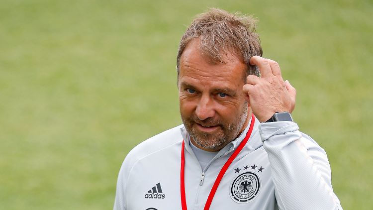 Hansi Flick macht sich Gedanken um die deutsche Aufstellung.