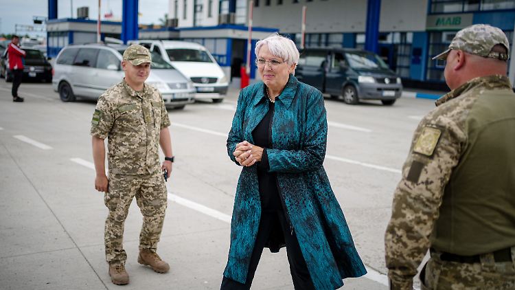 Claudia Roth macht sich seit Kriegsbeginn für ukrainische Kulturschaffende stark.