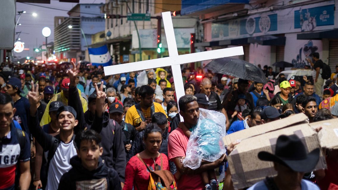 Als erstes Ziel wollen die Migranten in der 370 Kilometer entfernten Stadt Tuxtla Gutiérrez humanitäre Visen beantragen.