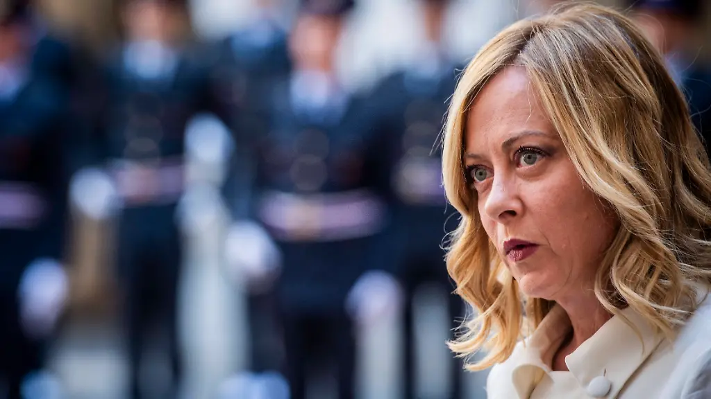 1438985d8e5c41899e36b3304e63d6eb