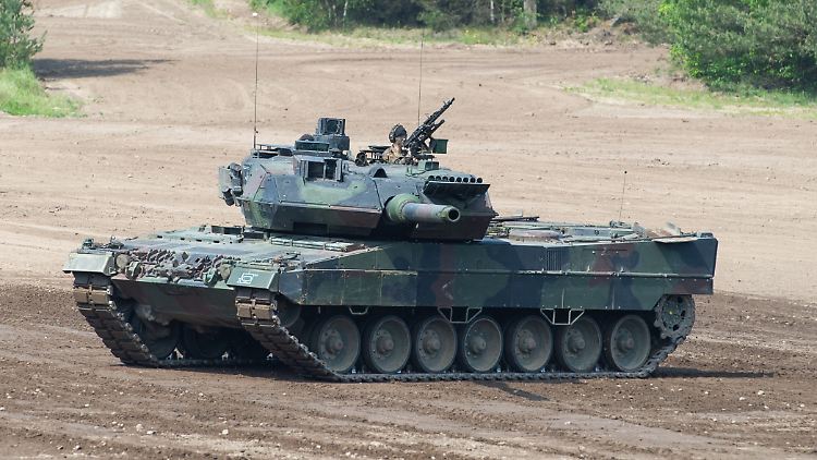 "Wenn Spanien 'Leopard 2' liefern will, muss die Bundesregierung das schnell ermöglichen", sagt CDU/CSU-Fraktionschef Johann Wadephul. 