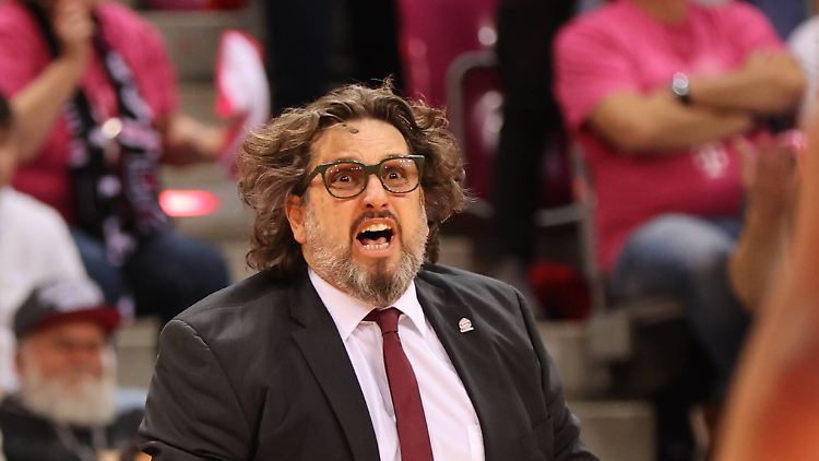 Andrea Trinchieri verzweifelte am Spiel seiner Bayern-Basketballer.