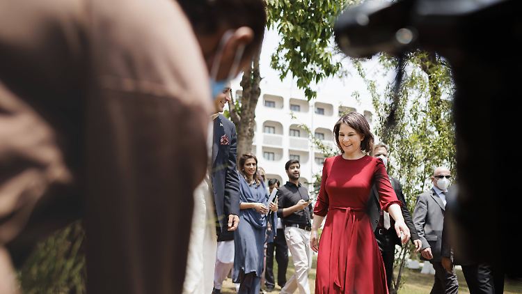 Eigentlich wollte Baerbock nach ihrem Pakistan-Besuch noch nach Griechenland und in die Türkei reisen.