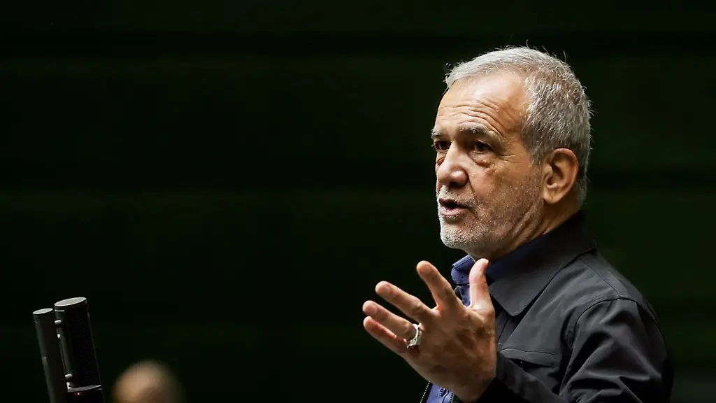 Massud-Peseschkian-ist-neuer-Praesident-des-Irans-doch-seine-Macht-hat-enge-Grenzen