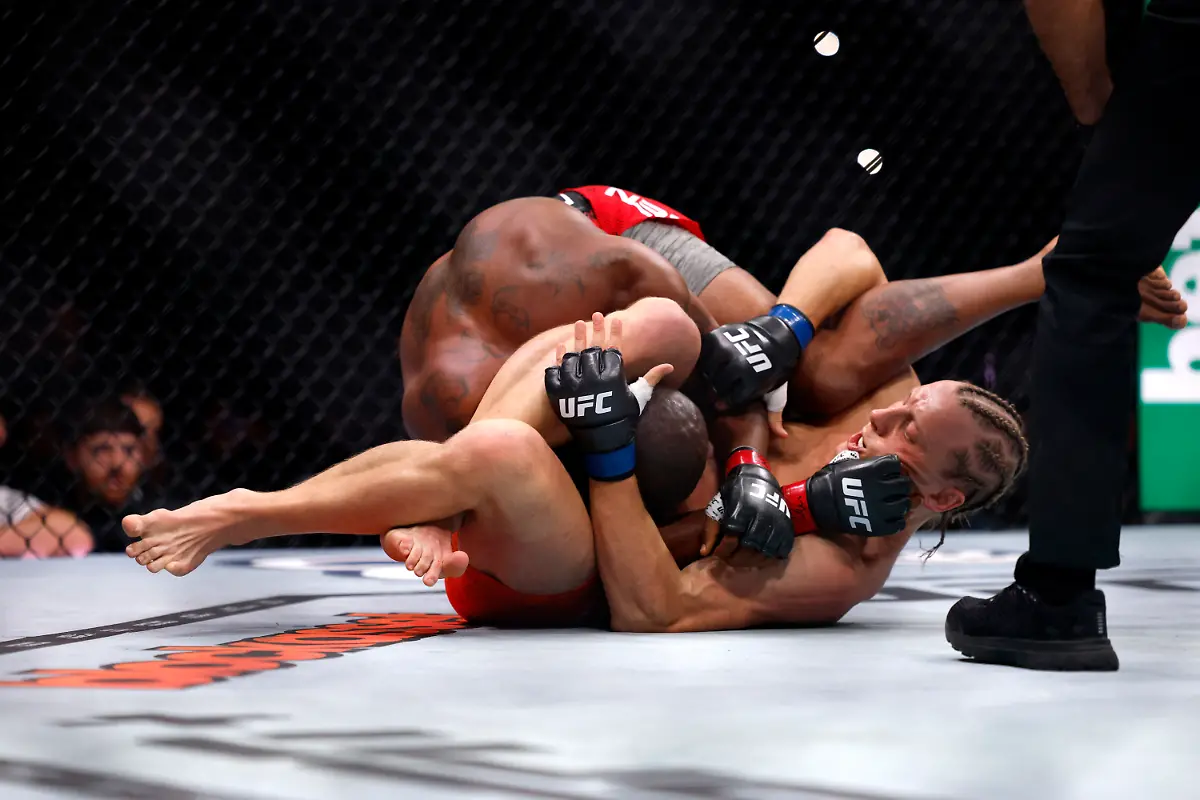 2024-07-28T035821Z-162777374-UP1EK7S0B16B7-RTRMADP-3-MMA-UFC-UFC304