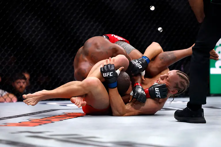 2024-07-28T035821Z-162777374-UP1EK7S0B16B7-RTRMADP-3-MMA-UFC-UFC304