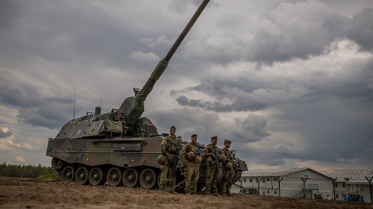 Anfang Mai versprach Verteidigungsministerin Lambrecht der Ukraine sieben Panzerhaubitzen. 