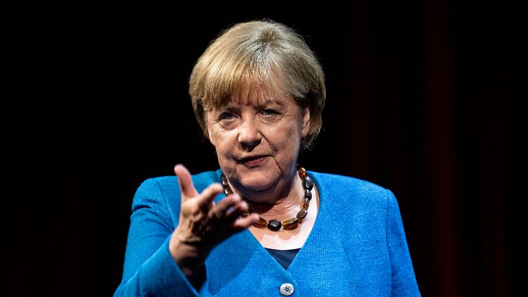 "Diplomatie ist ja nicht, wenn sie nicht gelingt, deshalb falsch gewesen", sagte Merkel.