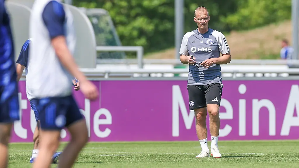 Fuer-Karel-Geraerts-und-seine-Schalker-lief-die-Generalprobe-vor-dem-Saisonstart-nicht-gut