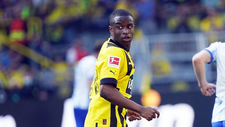 Youssoufa Moukoko blickt kritisch zurück auf seine Saison mit Borussia Dortmund.