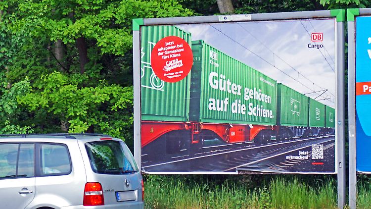 "Unser Konsumverhalten trägt leider dazu bei, dass wir eher mehr als weniger Verkehr auf den Straßen und auf der Schiene haben", sagt Sigrid Nikutta.