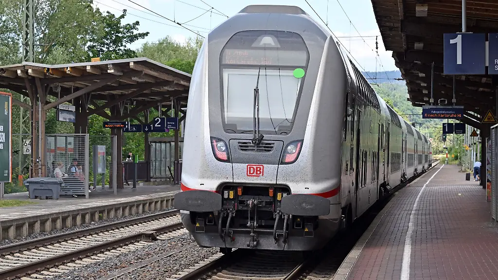 Die-Unzufriedenheit-mit-dem-Bahn-Angebot-in-Ostthueringen-waechst