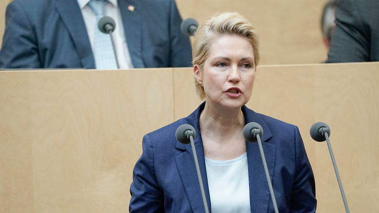 Ihre Linie und auch die der Kanzlerin gegenüber Russland sei gewesen: "Man bleibt im Gespräch."