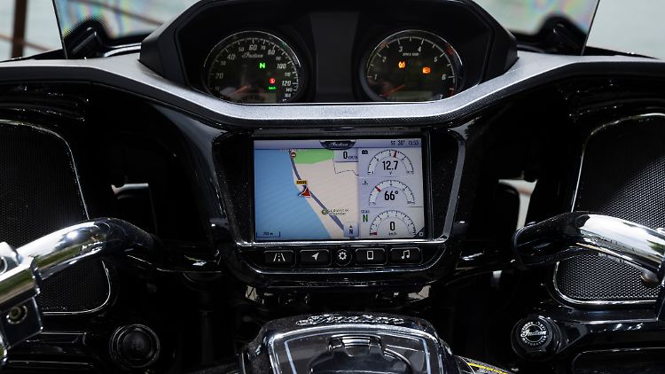 Die klassische Optik und das moderne Cockpit bilden bei der Indian Pursuit eine Einheit.