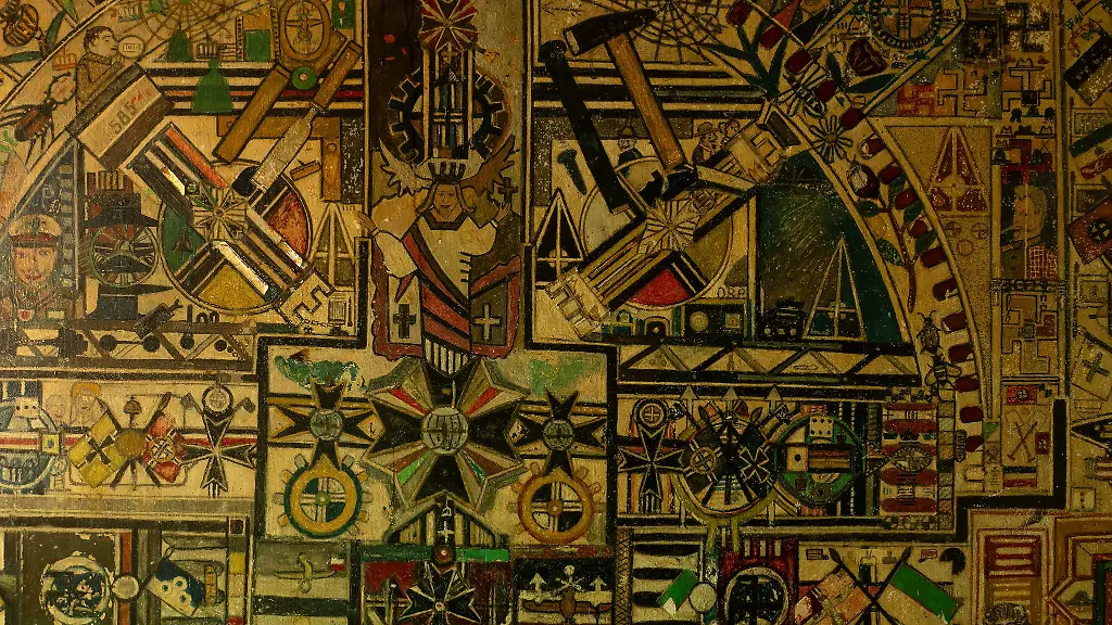 An-der-linken-Wand-der-Zelle-finden-sich-viele-kleine-Zeichnungen