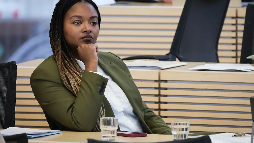 Jetzt-sind-die-angekuendigten-Screenshots-von-Chats-zwischen-Ministerin-und-Staatssekretaerin-da