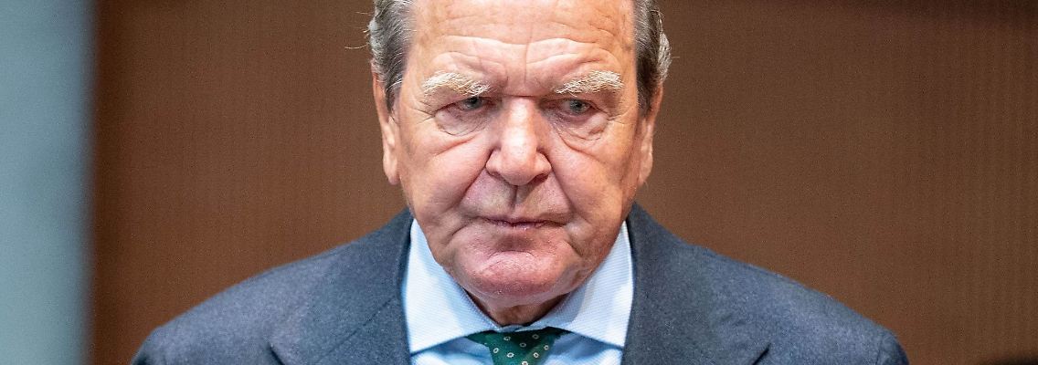 Nach dem russischen Angriffskrieg gegen die Ukraine hat der Druck auf Gerhard Schröder zugenommen.