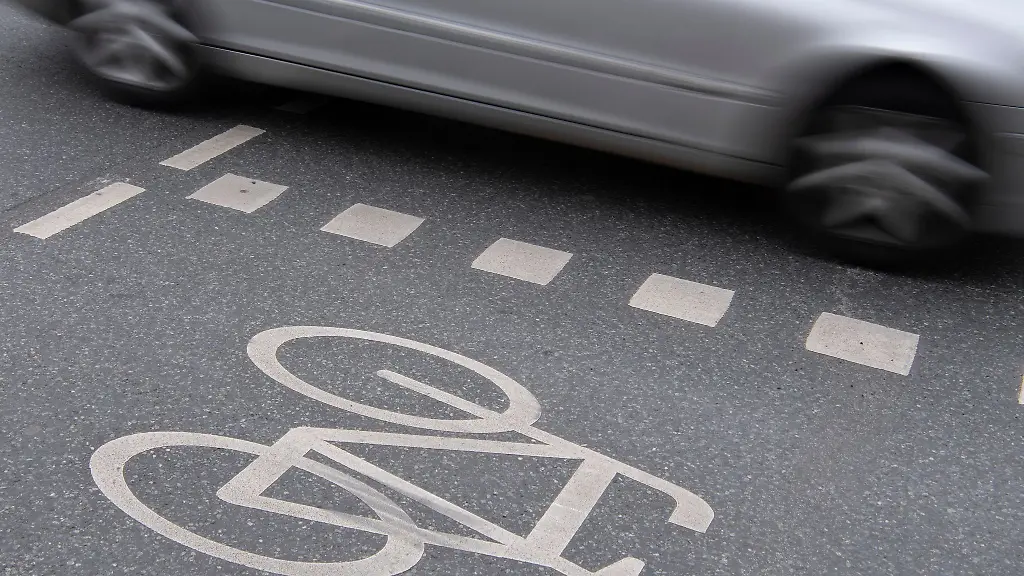 Die-Polizei-sucht-nach-einem-am-Unfall-beteiligten-Radfahrer