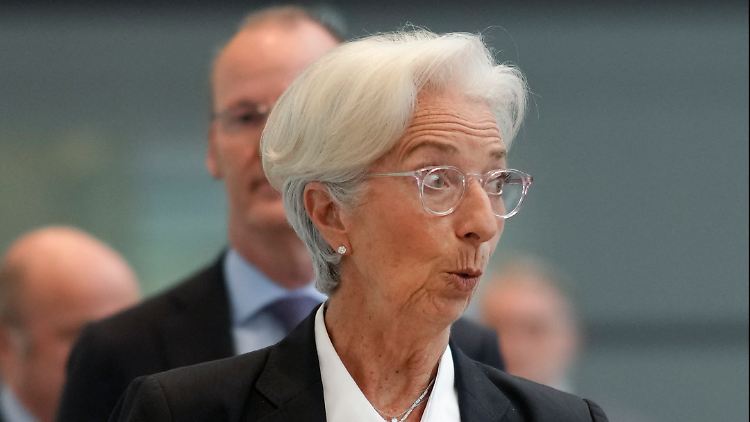 Der nächste Zinsschritt im September könnte größer ausfallen: EZB-Präsidentin Lagarde hat mit Rekordinflation zu kämpfen. 