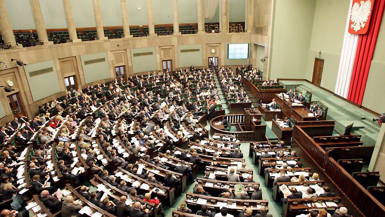 Das polnische Parlament wird im Herbst neu gewählt. Die Russland-Kommission hätte dann Wahlsieger wegen vermeintlicher Russlandnähe daran hindern können, die Regierung zu übernehmen.