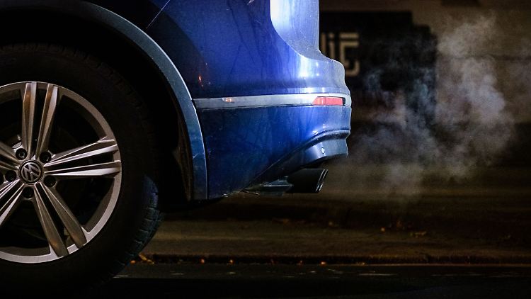 Nur noch bis 2035 sollen Autos mit Verbrenner-Motoren verkauft werden dürfen. Das hat das EU-Parlament aus Klimaschutzgründen beschlossen.