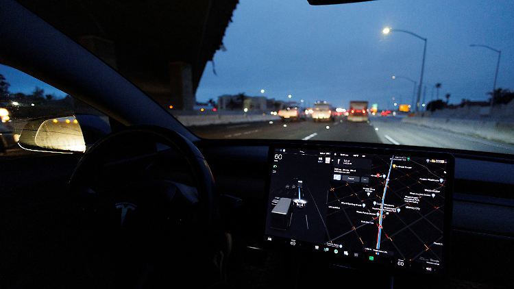 Das "Autopilot" könnte dafür sorgen, das Risiko für menschliche Fehler zu erhöhen - wenn sich der Fahrer zu sehr auf die technische Hilfe verlässt.