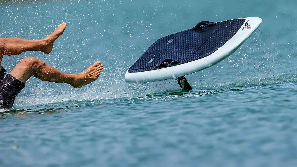 Nicht-ueberall-im-Leipziger-Neuseenland-sind-Baden-und-Surfen-erlaubt