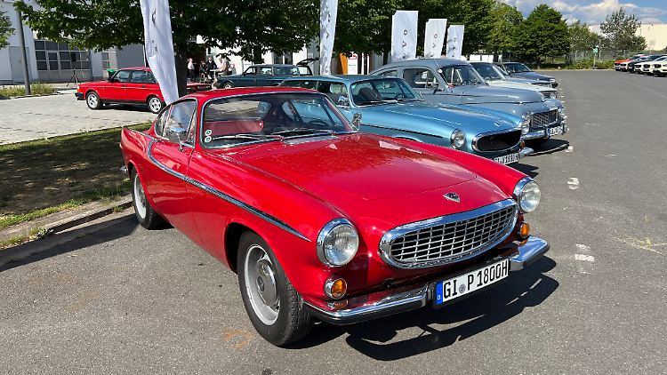 Volvo P 1800 und 1800 ES "Schneewittchensarg" beim "Beauty-Contest 95 Jahre Volvo".