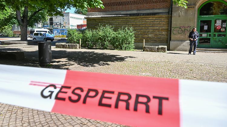 An der Schule wurde ein Messer gefunden. Ob es die Tatwaffe ist, steht noch nicht fest.