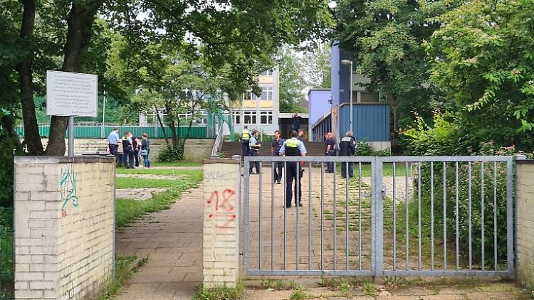 Notarzteinsatz nach Schulschluss: Rettungskräfte bringen fünf Realschüler in Krankenhäuser.