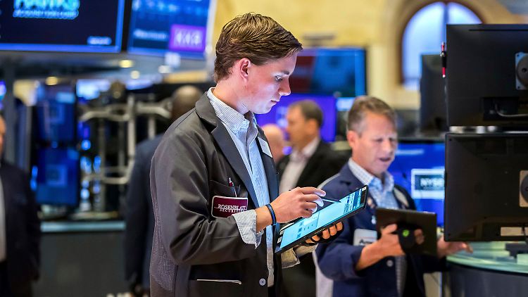 Die Aussicht auf weiter steigende US-Zinsen trieb den US-Dollar auf den höchsten Stand seit drei Wochen.