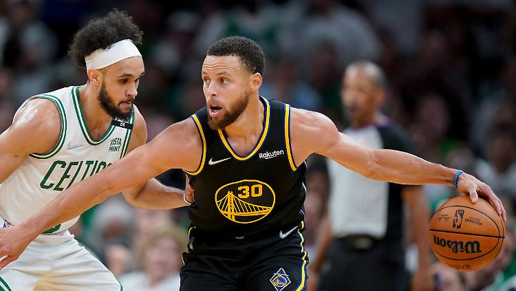 43 Punkte, darunter sieben Dreier: Stephen Curry (r.).