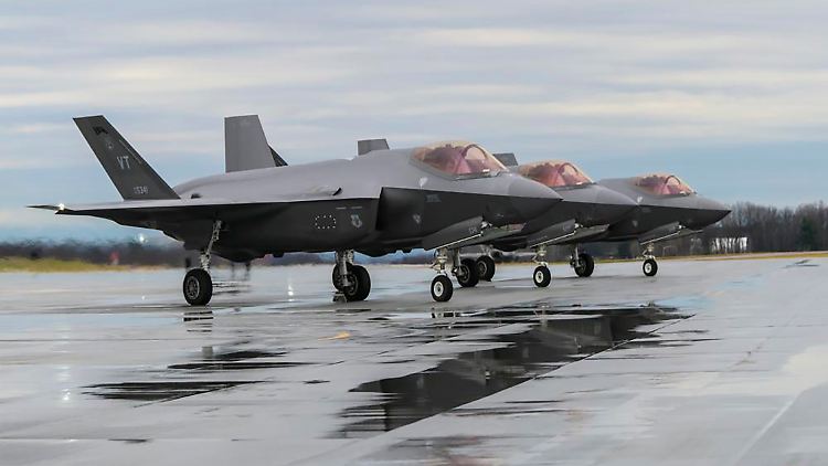Der F-35 wird vom US-Unternehmen Lockheed Martin produziert.
