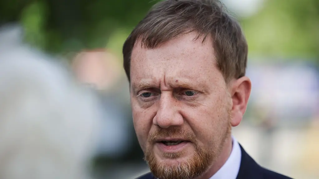 Michael-Kretschmer-gratuliert-Herrnhut-zur-Auszeichnung-als-Welterbe