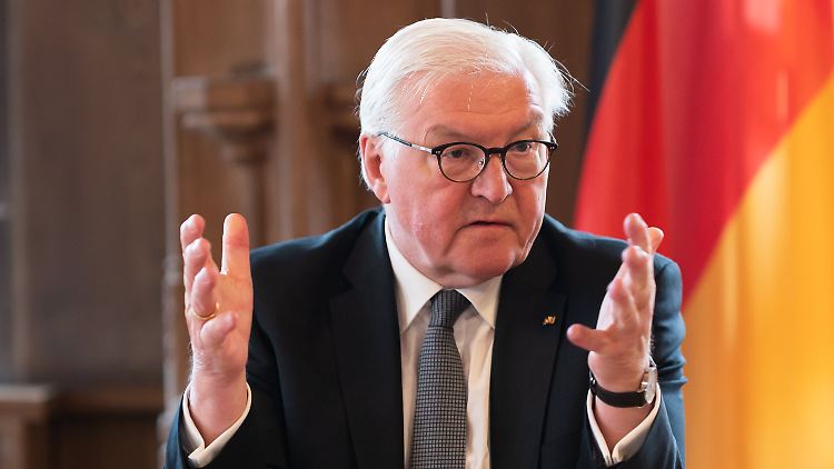 Die Pflichtzeit könnte nach Steinmeiers Vorstellung in sozialen Einrichtungen oder bei der Bundeswehr geleistet werden.