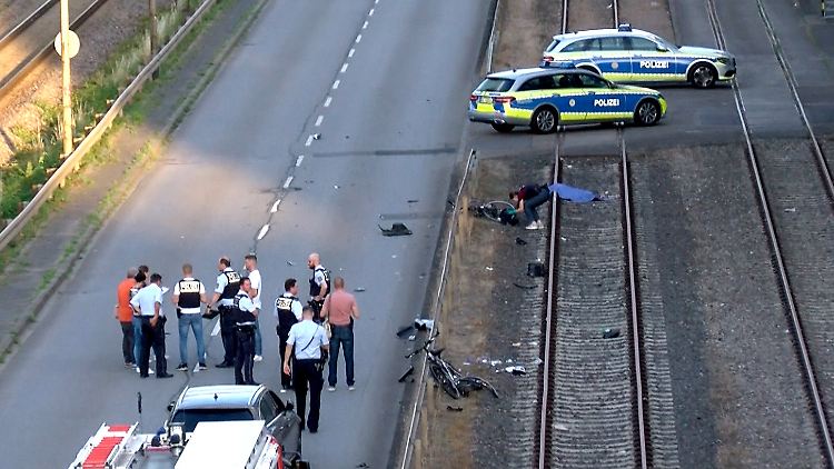 Der Autofahrer beging nach dem Unfall Fahrerflucht.