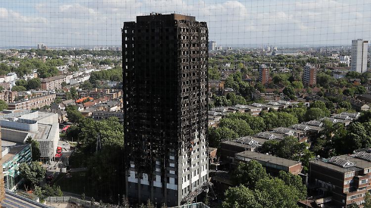 Der im 4. Stockwerk ausgebrochene Brand im Grenfell Tower hatte sich rasend schnell über die Fassade des 24-stöckigen Sozialbaus ausgebreitet.
