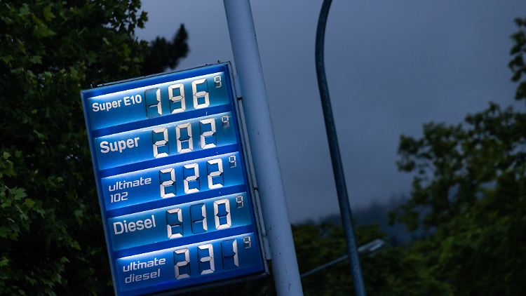 Unter anderem Feiertage, Steuer, Einkaufspreise und Währungsschwankungen beeinflussen die Spritpreise. 