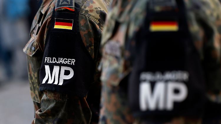 Das Feldjäger-Motto soll am überarbeiteten Traditionserlass von 2018 gemessen werden.