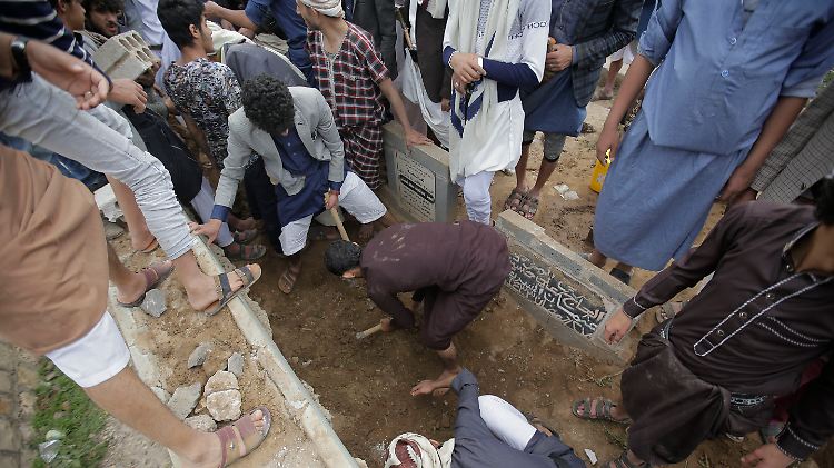 Bei 9000 liegt die Zahl ziviler Todesopfer durch Bombenangriffe der von Saudi-Arabien geführten Koalition gegen die Huthi-Rebellen.