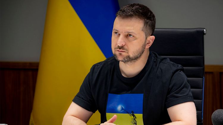 "Er und seine Regierung müssen sich entscheiden", sagt Selenskyj über Kanzler Scholz und dessen Unterstützung für die Ukraine.