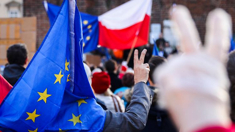 Seit 2015 setzt Polens Regierung nach und nach ihre Justizreform durch. Dagegen gibt es immer wieder Proteste.