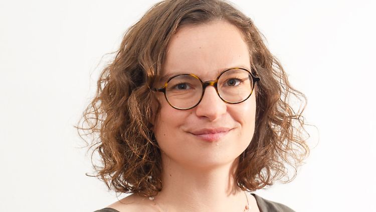 Franziska Davies ist Osteuropa-Historikerin und arbeitet am Historischen Seminar der Ludwig-Maximilians-Universität München.